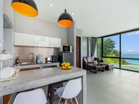 Photo d'annonce — cuisine ouverte sur le salon avec vue mer