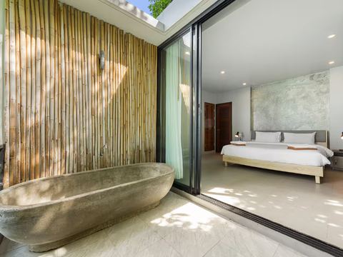 Photo d'annonce — salle de bain avec baignoire en pierre