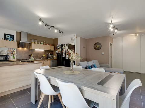 Photo d'annonce — cuisine ouverte sur la salle à manger