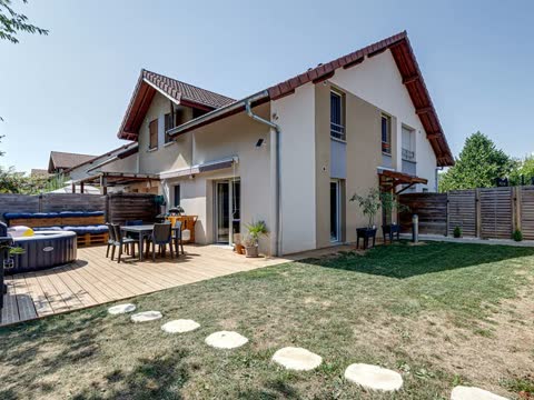 Photo d'annonce — extérieur avec terrasse et jardin